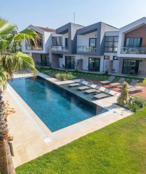 Elegant 1-BR Apt with Pool Access Near Beach G-1 38